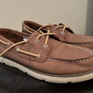 Men’s/Boy’s Sperry topsiders.  Size 6